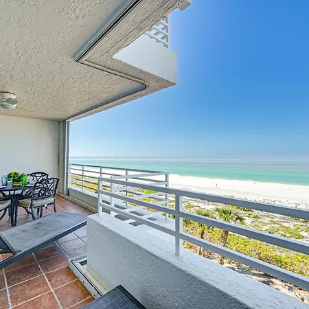 Oceanfront Marco Island Escape With Beach Access!